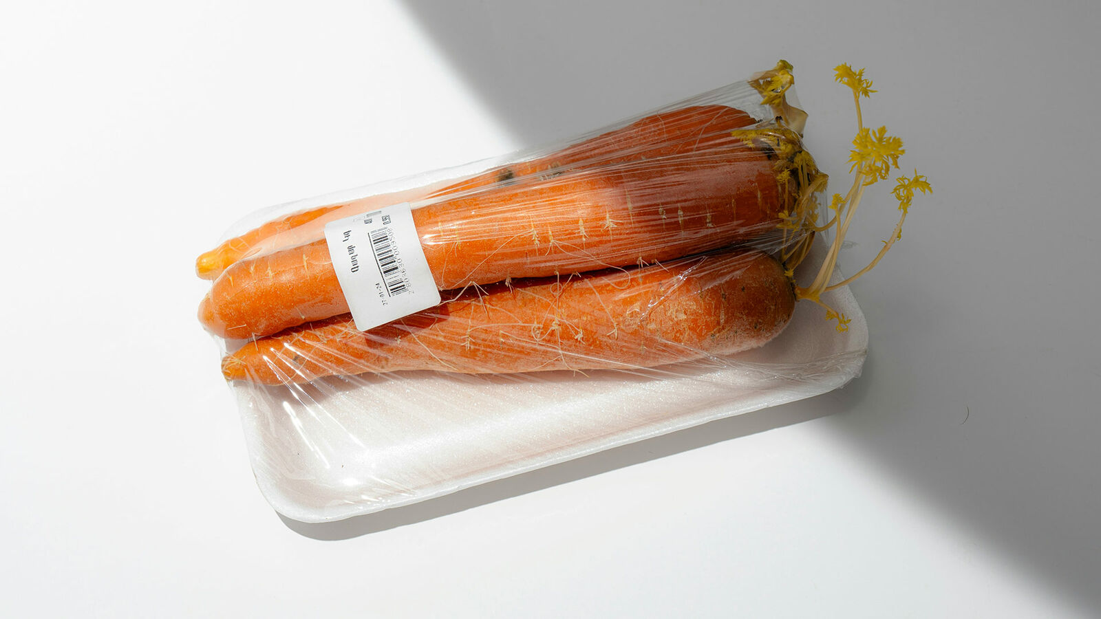 Karotten in Einwegverpackung aus Kunststoff