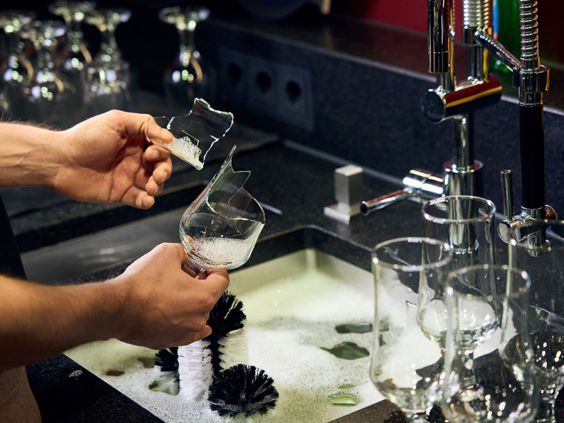Hand washing vs. machine washing Hand washing vs. machine washing