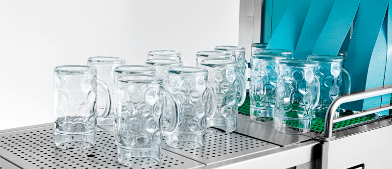 Flight-type dishwasher for washing glasses Flight-type dishwasher for washing glasses